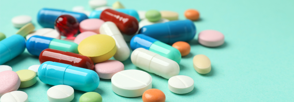 Hinzu kommen im Alter häufig Multimorbidität und die damit verbundene Polymedikation. 