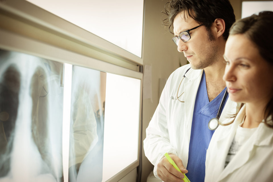 Kortikoide in der Therapie der Pneumonie? Studien fordern neues Regime.
© fotolia,  Dario Lo Presti