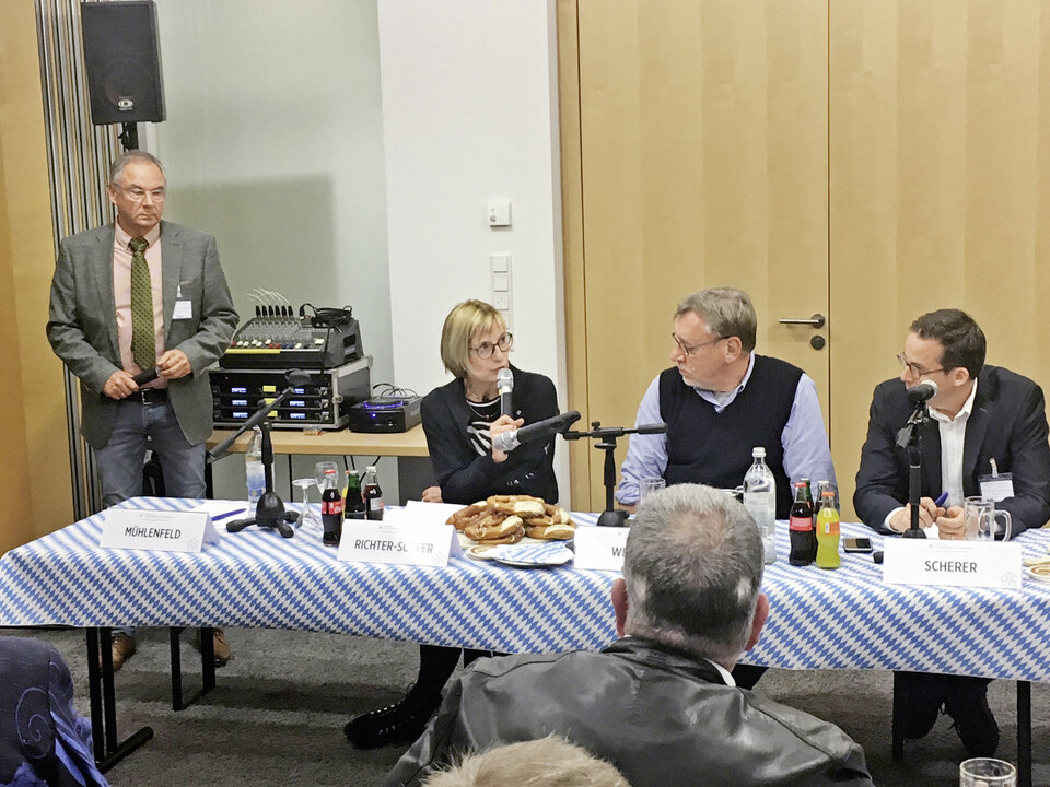 Abb. 3: Tagungspräsident Mühlenfeld (ganz links) hob noch einmal die Bedeutung des VERAH-Modells hervor