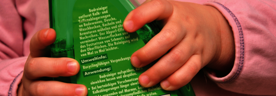 Das Gefährliche an Putzmitteln sind die teils ätzenden und schäumenden Inhaltsstoffe.
