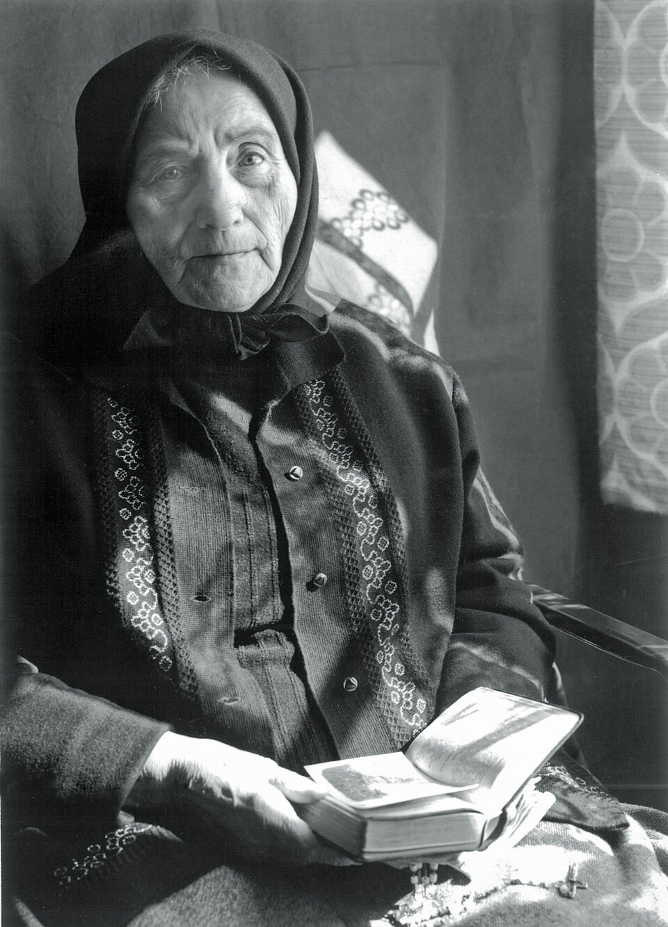 „Die ostische Seele“: Diese Frau gehört zu einer großen ungarndeutschen Gruppe, die nach der Vertreibung nahezu komplett in unserem Dorf angesiedelt wurde und hier eine katholische Diaspora­Gemeinde bildete.